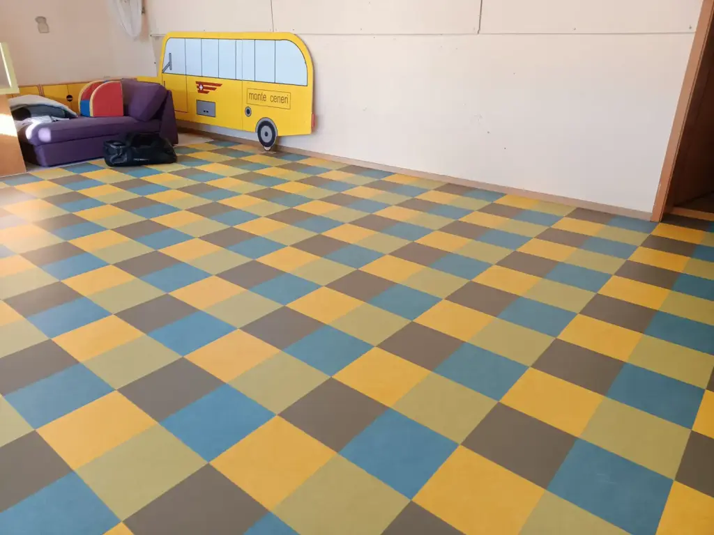 pavimento in laminato per asilo