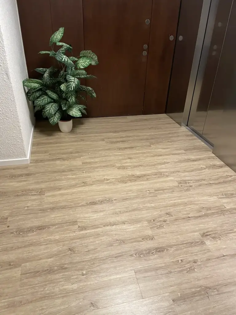 pavimento in pvc su pianerottolo palazzo