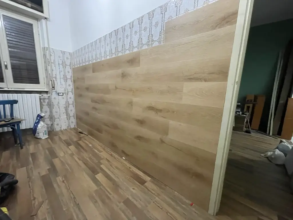 rivestimento in pvc posato sopra alle piastrelle